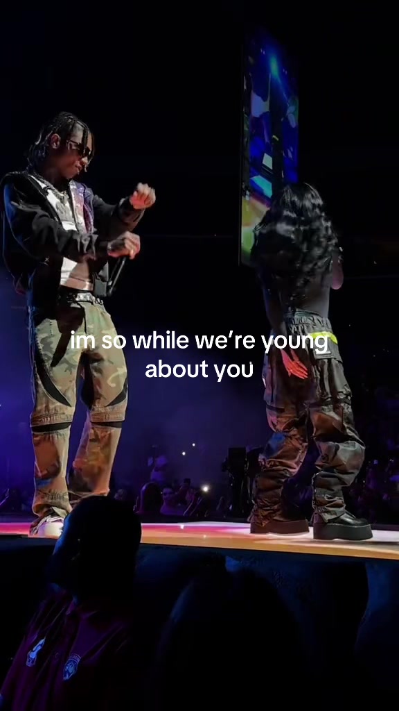 @⃟