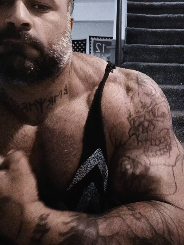 @Flesh_artist_1985