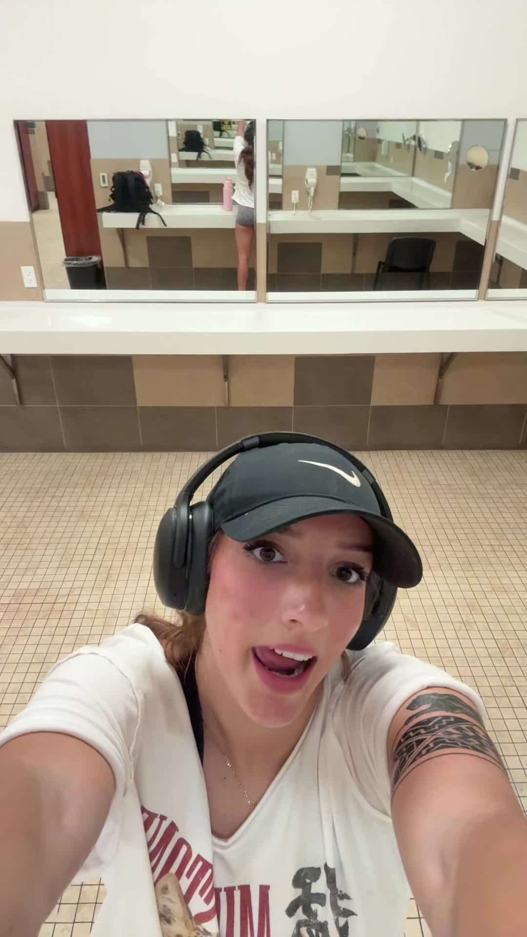 @Mia