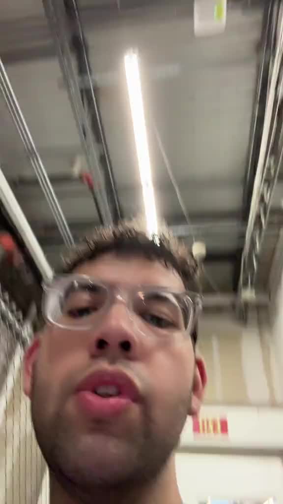 @🦋