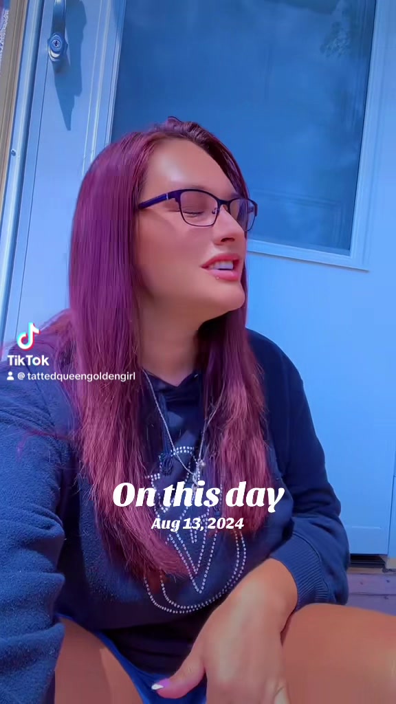 @tattedqueengoldengirl