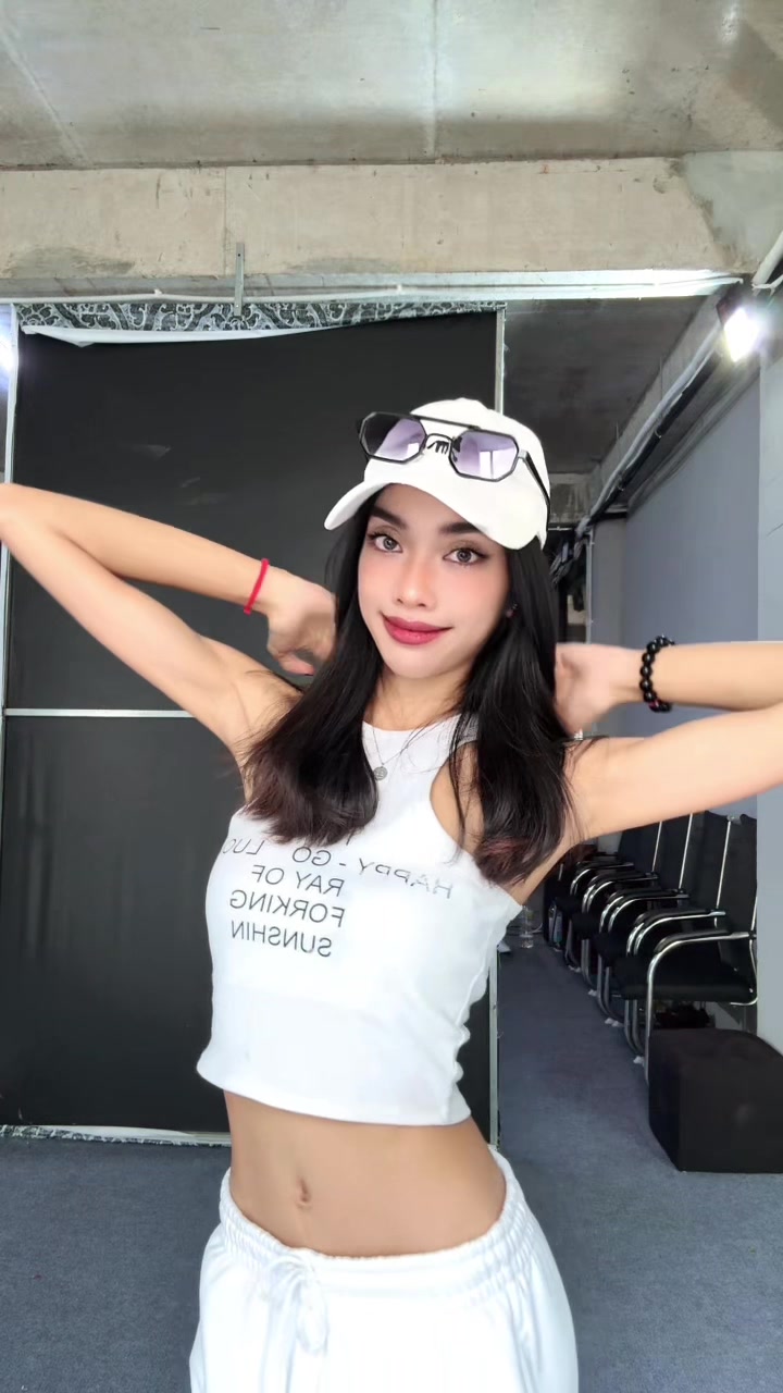 @zady( ឧស្សាហ៏ )🐈⬛🇰🇭