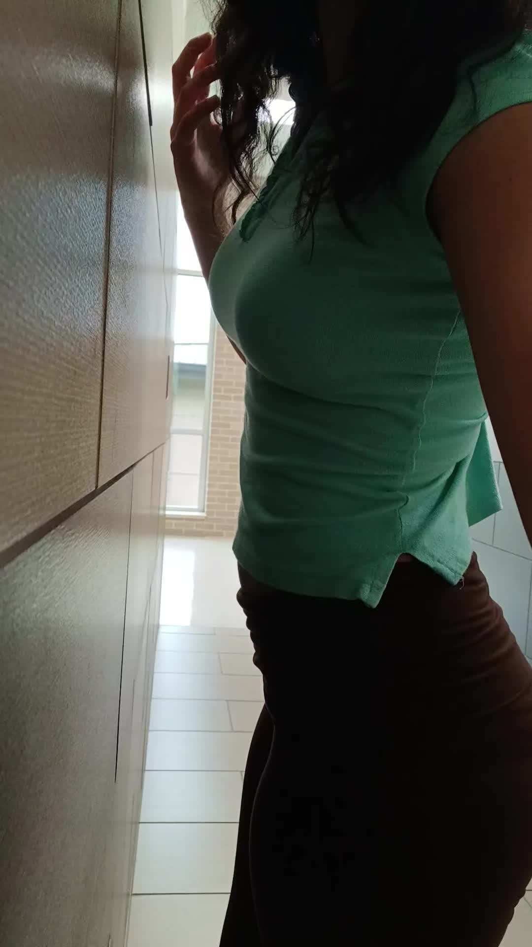 @🦄