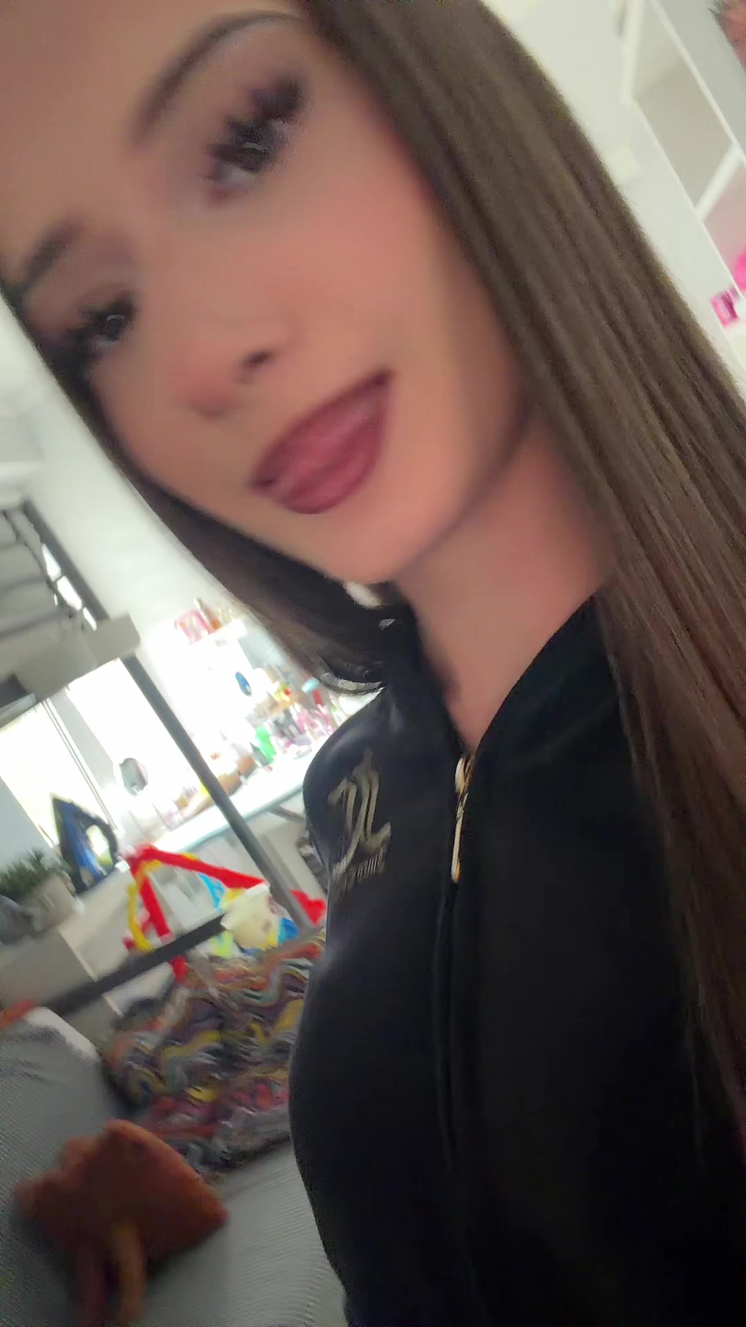 @zuziash1tpost