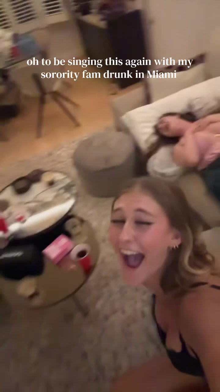 @ursexyoldersister