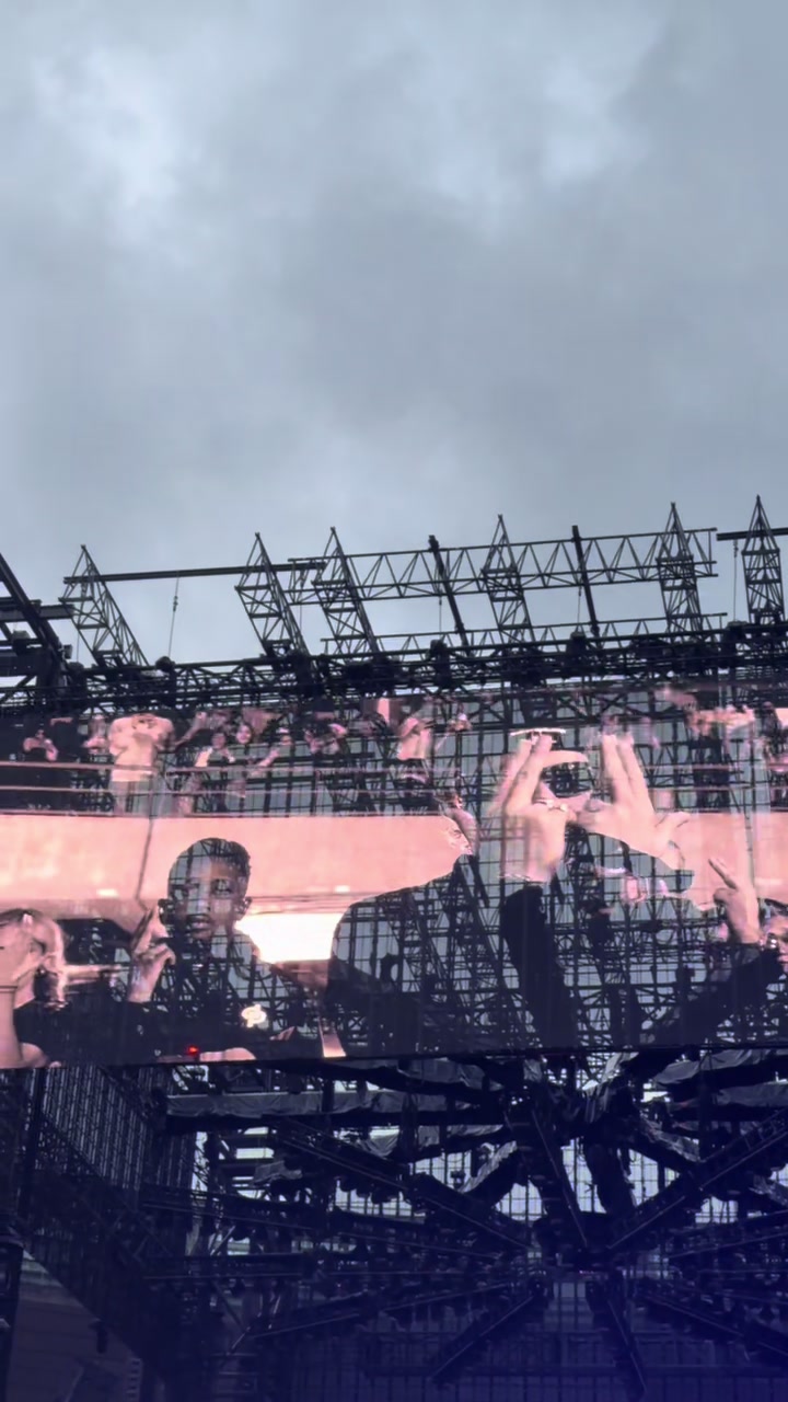 @Léa 🪩🍒☀️🌈