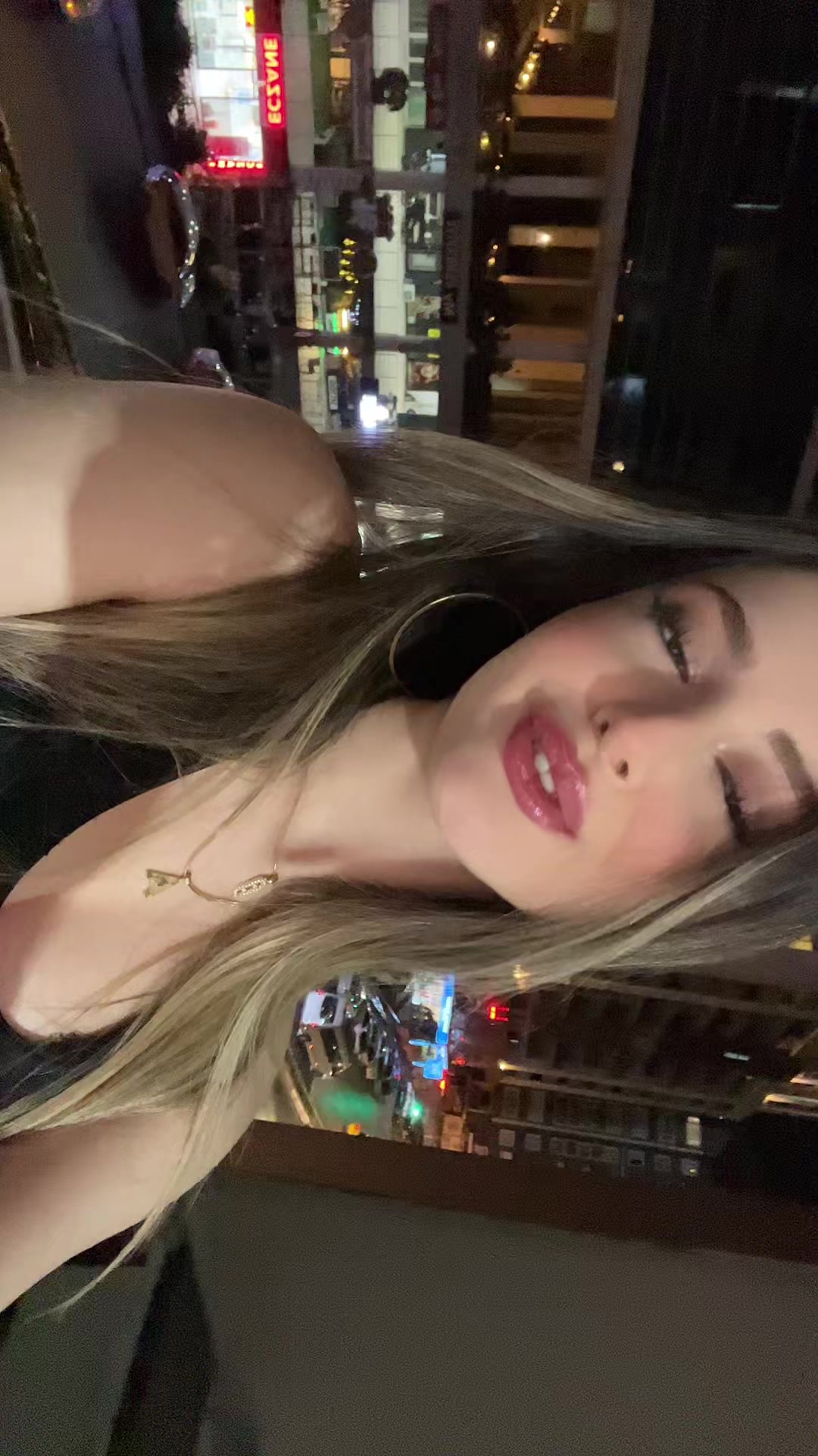 @Ayşegül