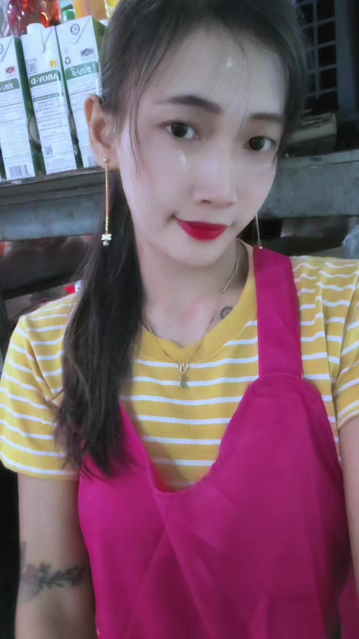 @🌿Kay Thi Khaing🌿(ဖြူးသူလေး)