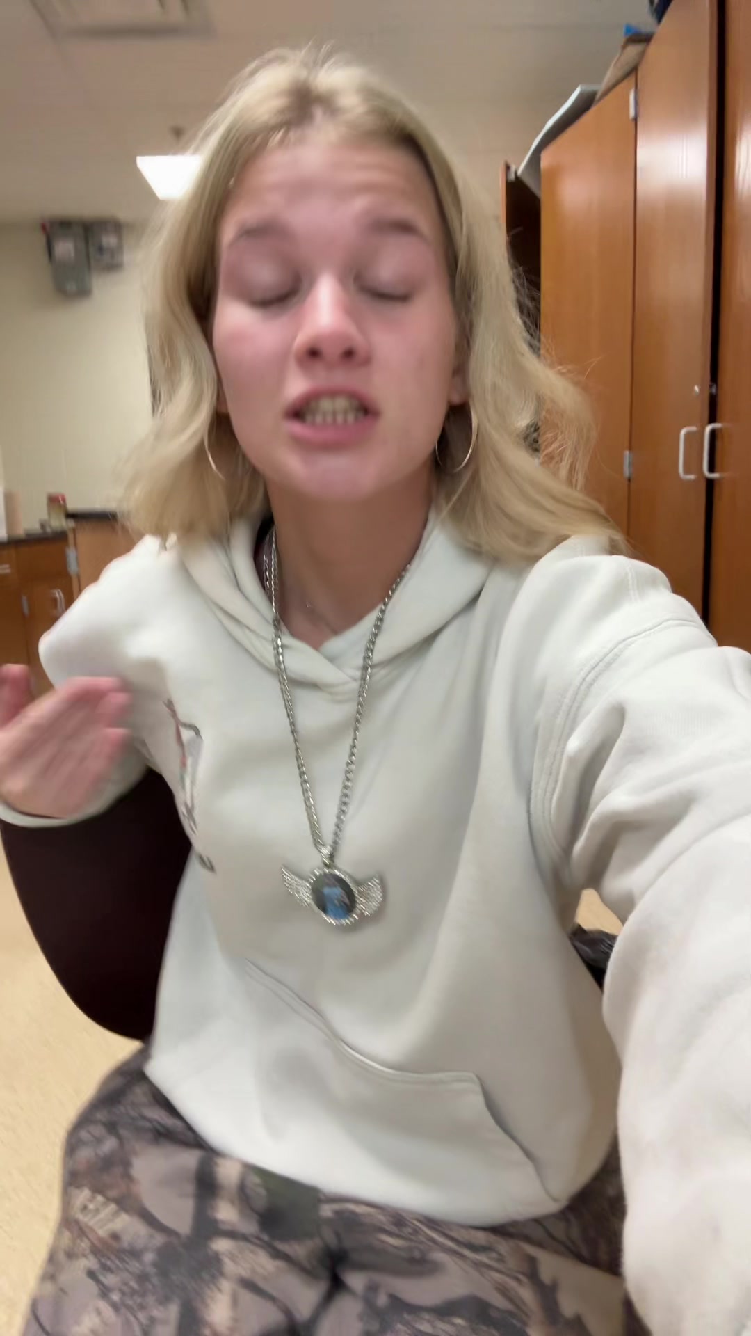 @comehelpabby