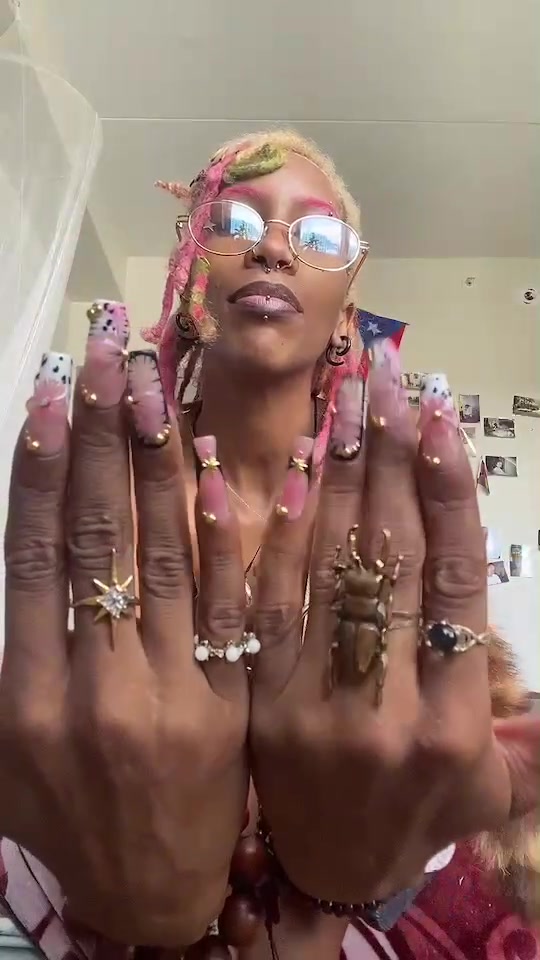 @weirdbug.grrl 🪲⋆｡˚꩜