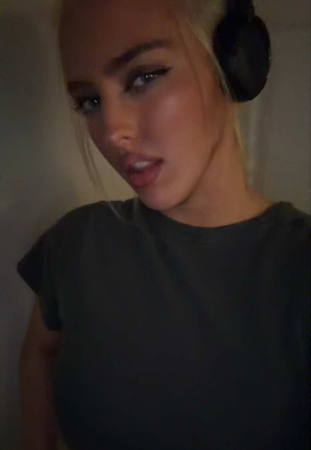 @Avylagz