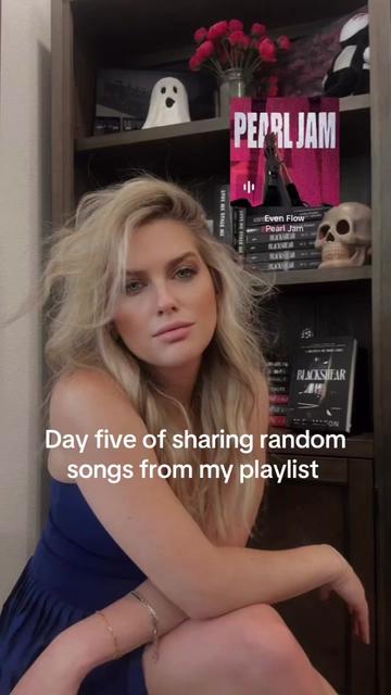 @Michelle 🦇📖🎧🥀