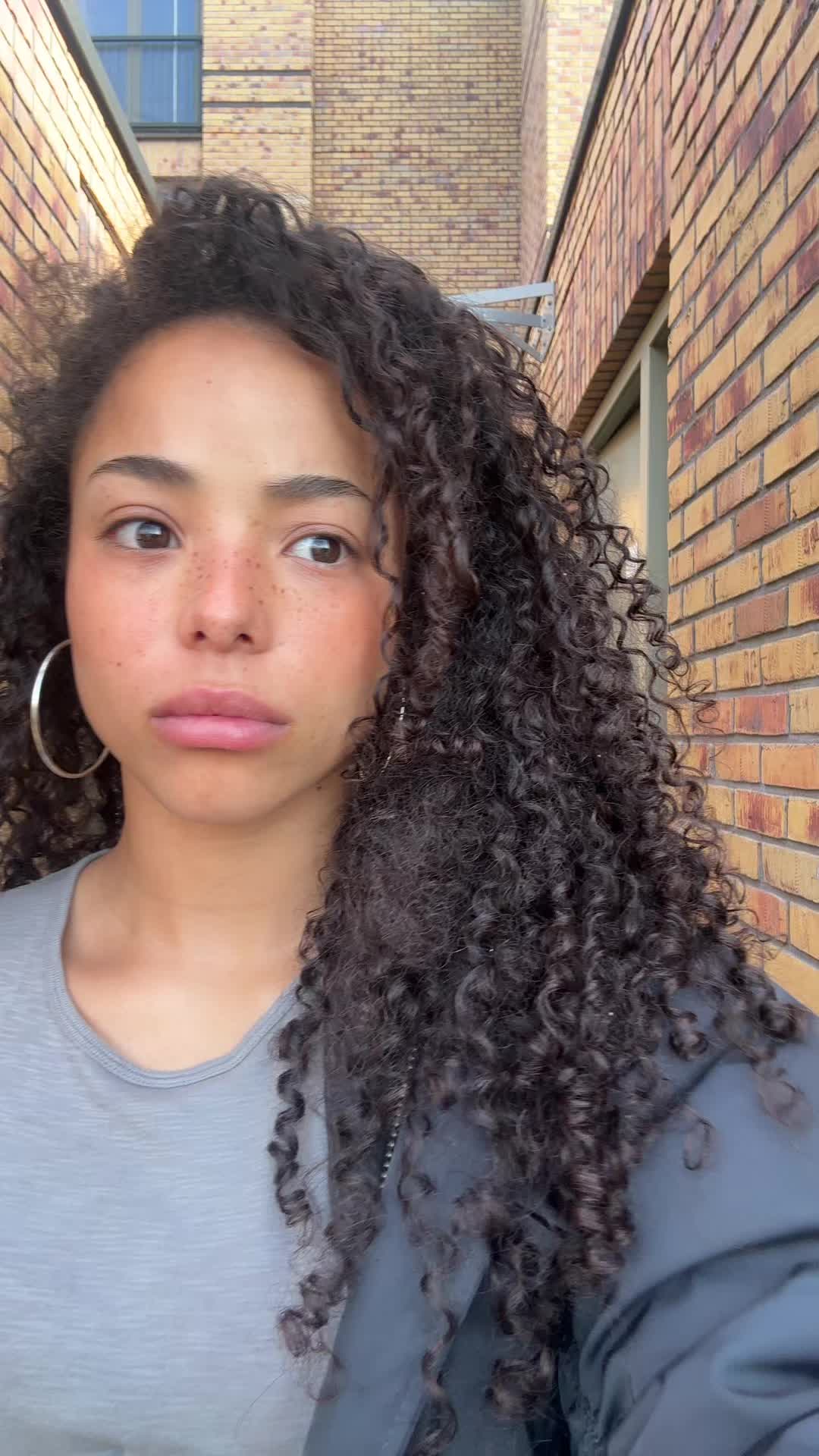 @A&iuml;sha Vis