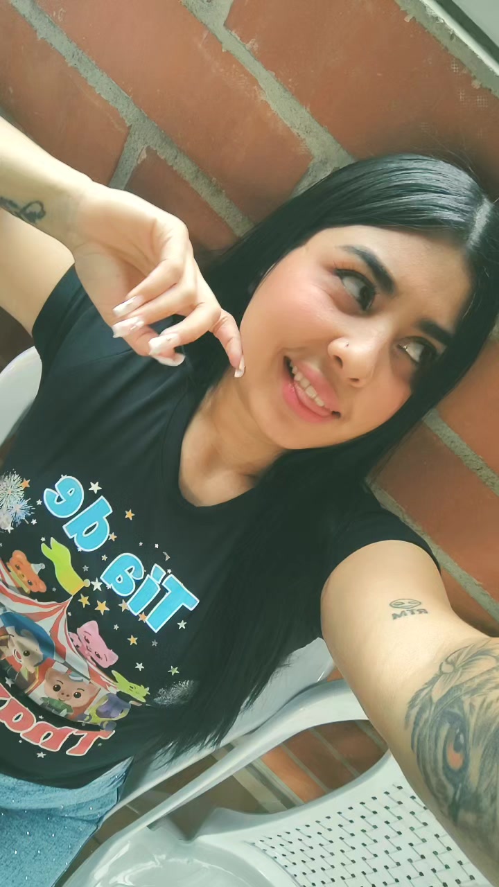 @👸🏼👑🖤