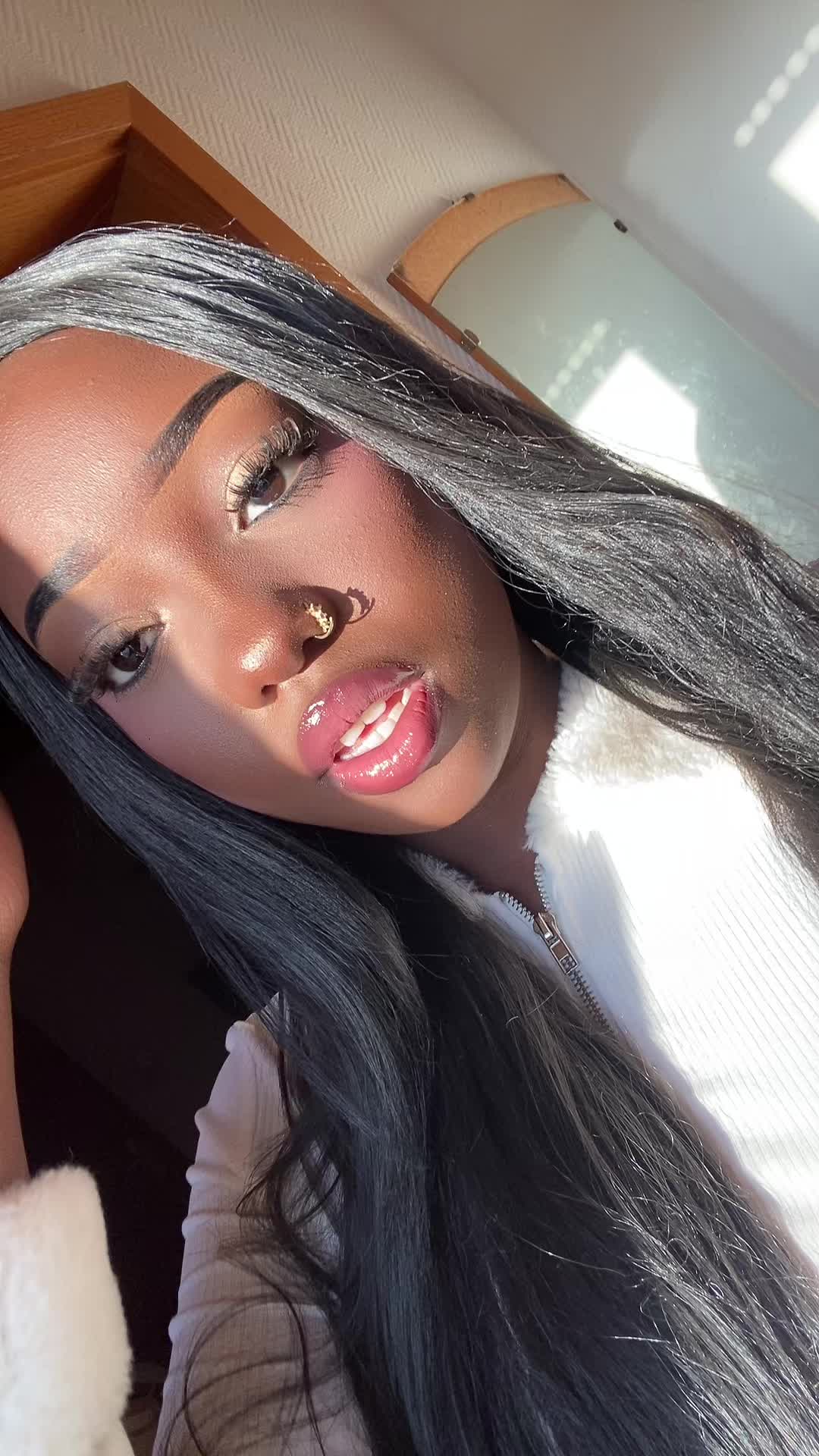 @q🍫