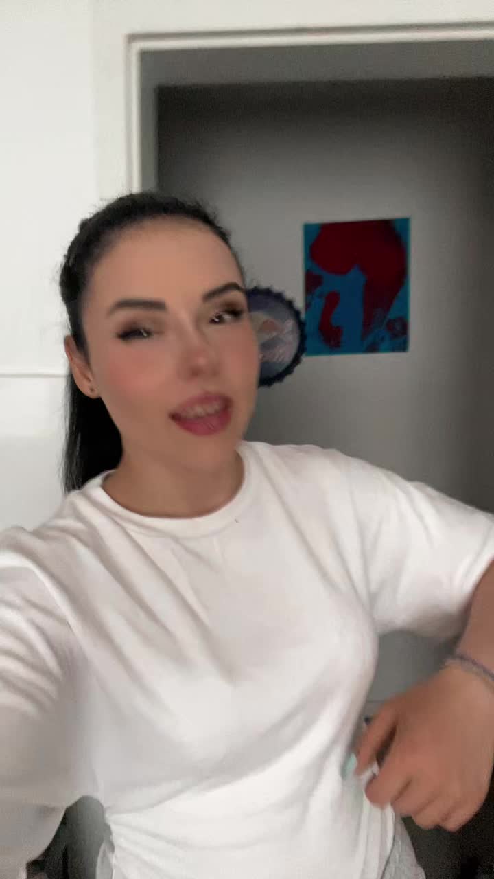 @Redbull_Girl_18