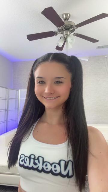 @carly_kiss