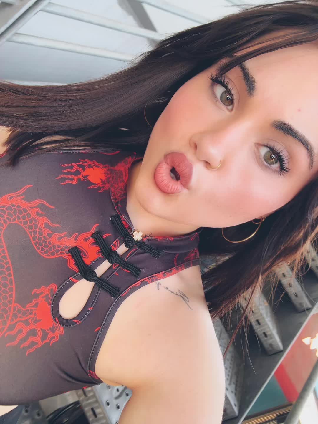 @...