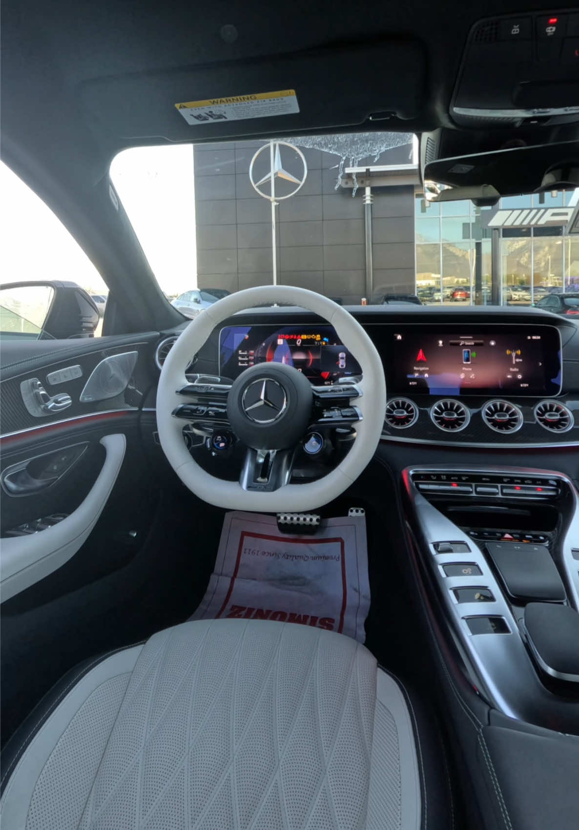 @Mercedes Lounge