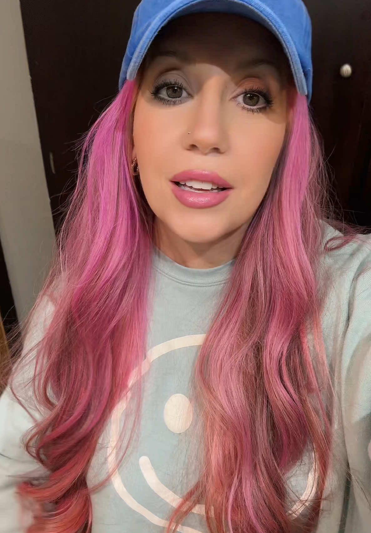 @lindsaalou