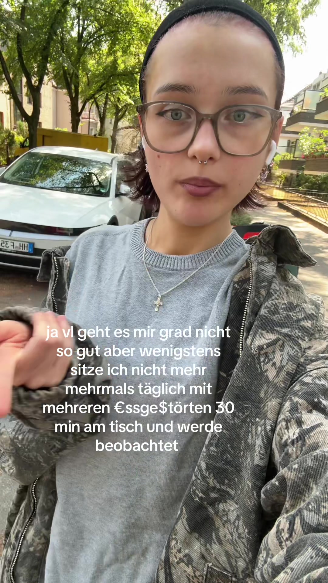 @￴