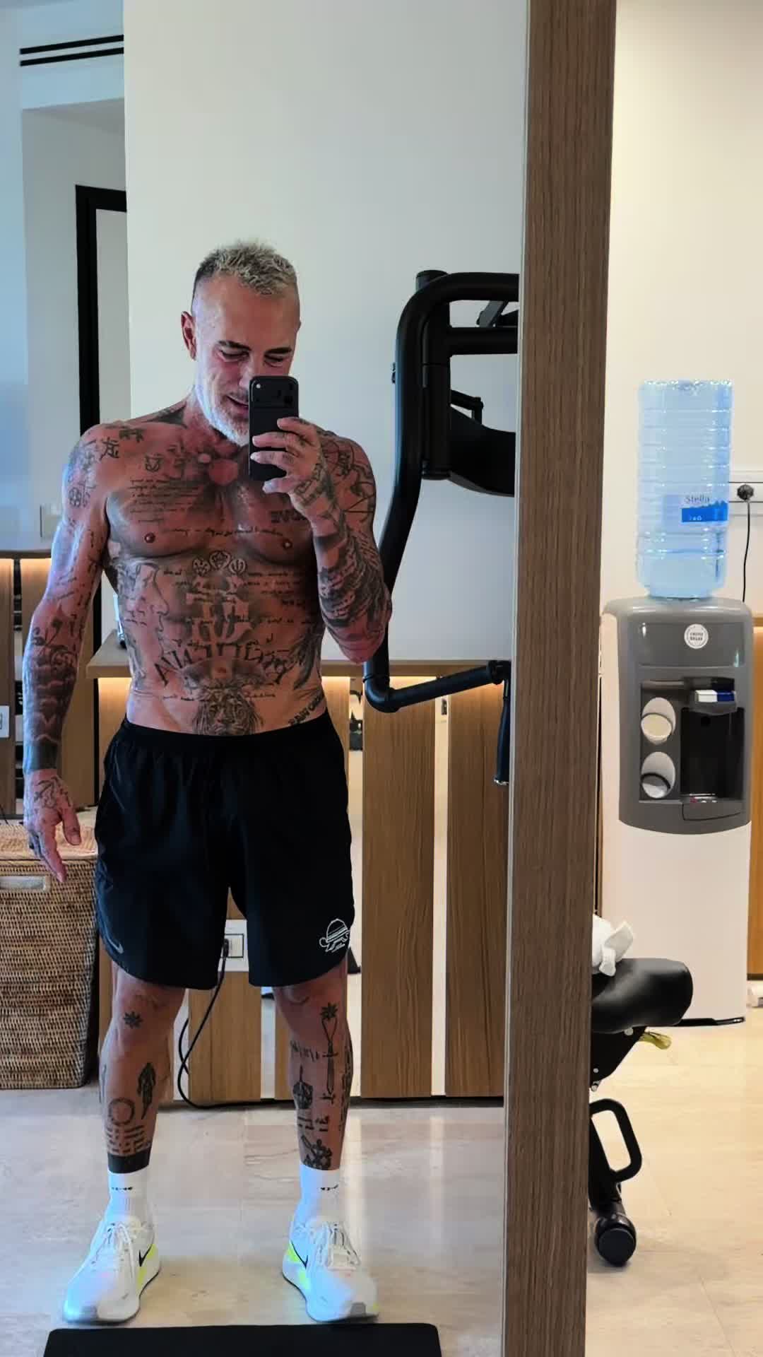 @Gianluca Vacchi