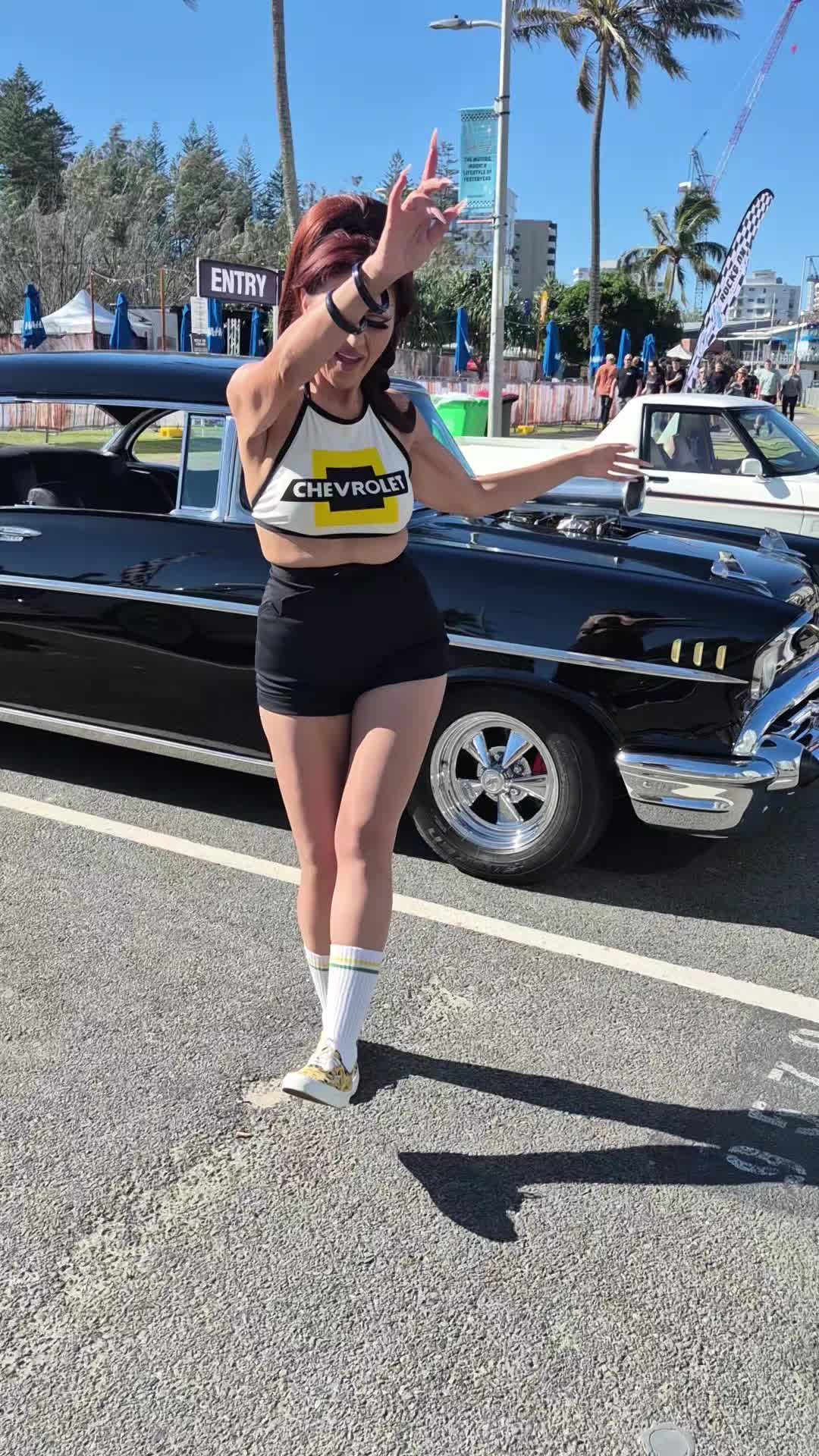 @Lola_LaBamba