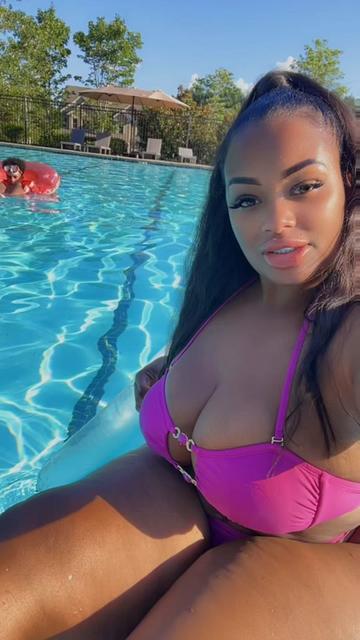 @Ashleythebombshell