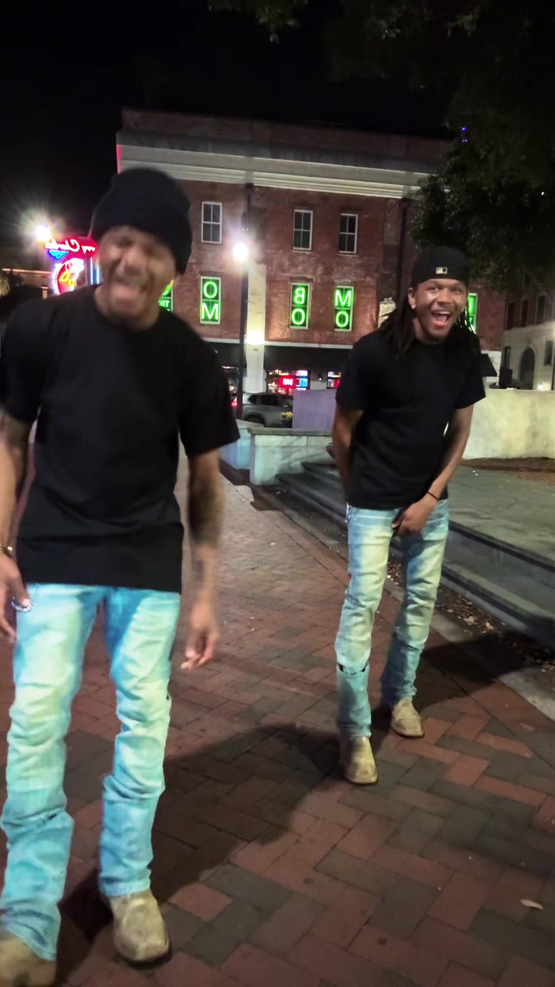 @Ghettotwins_