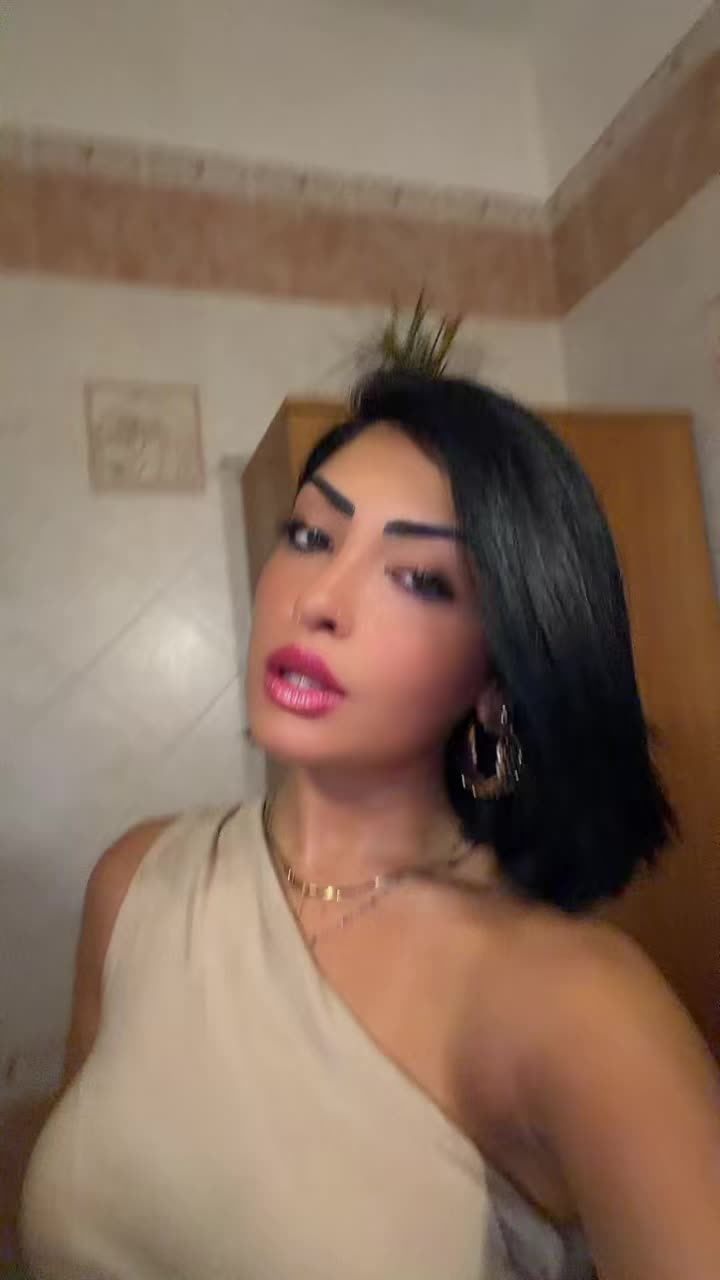 @Ilaria_