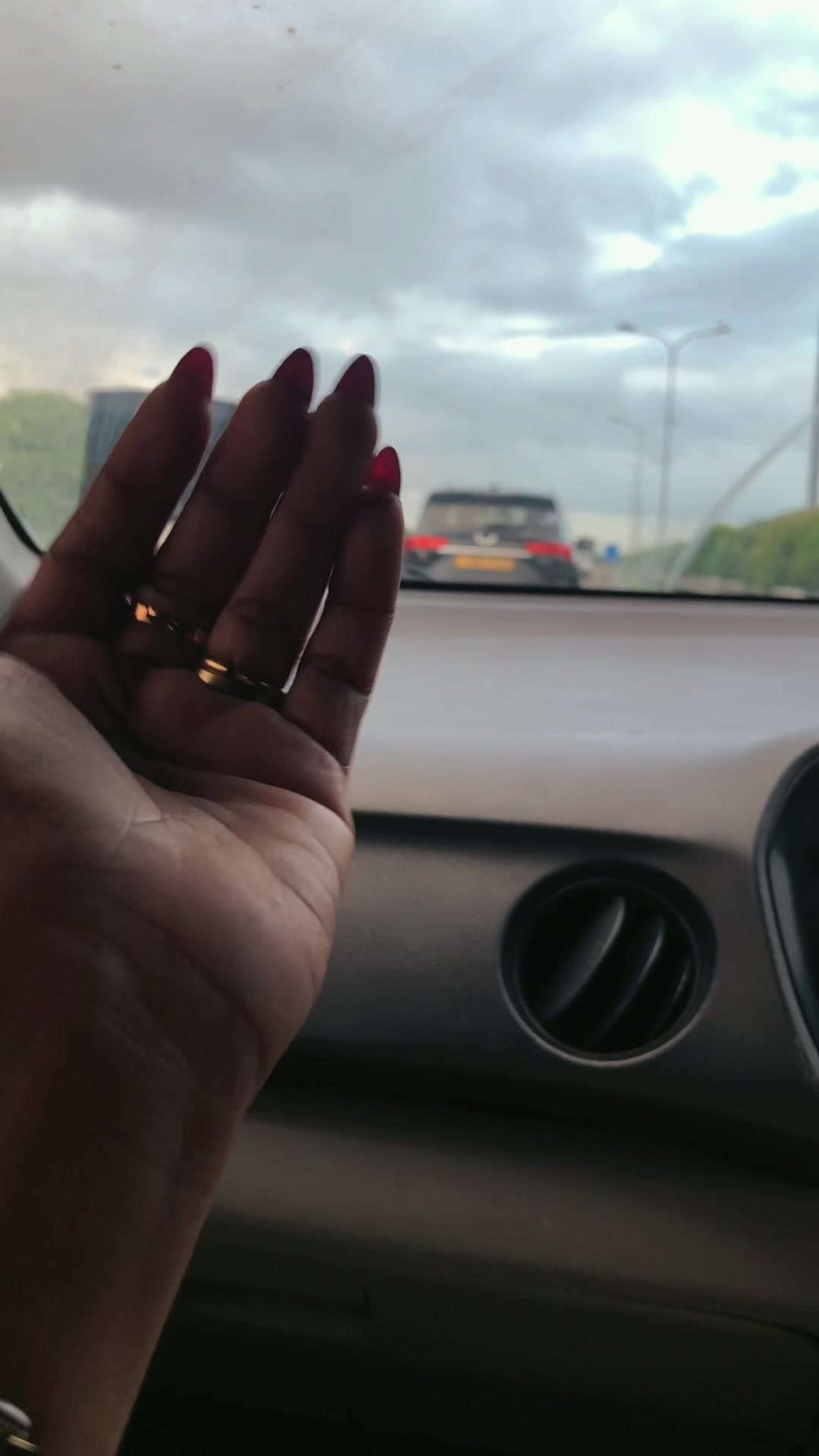 @DESHANI 🏖️