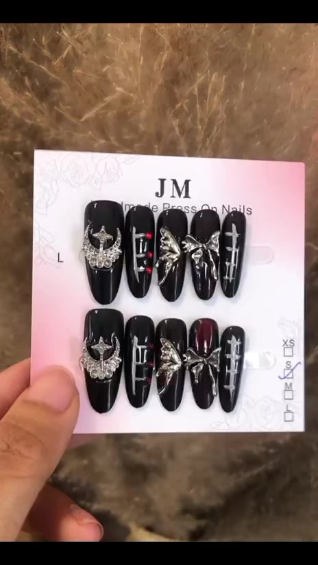 @JMhandmadepressonnails