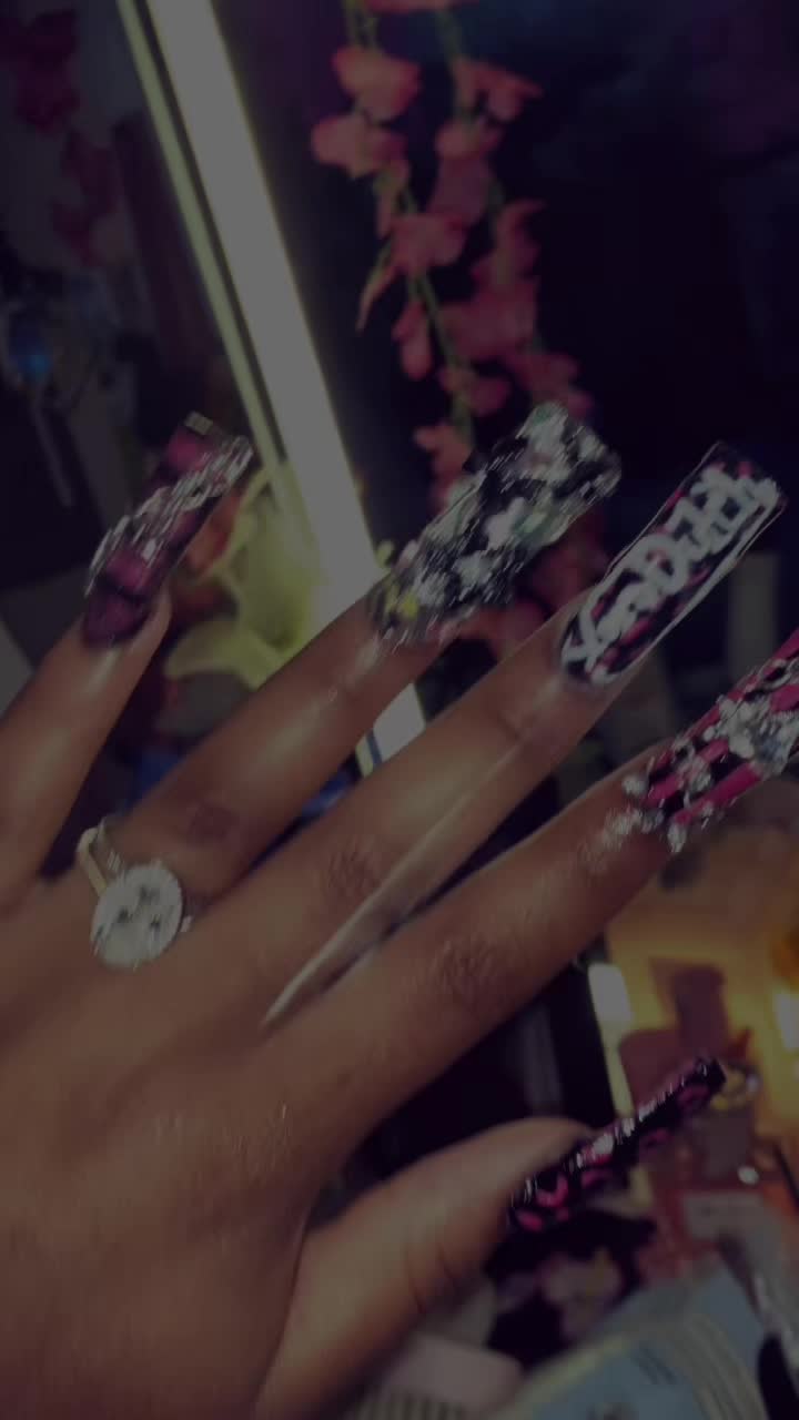 @LeonnaMarie ᥫ᭡
