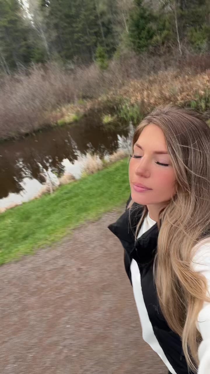 @cryssleb_