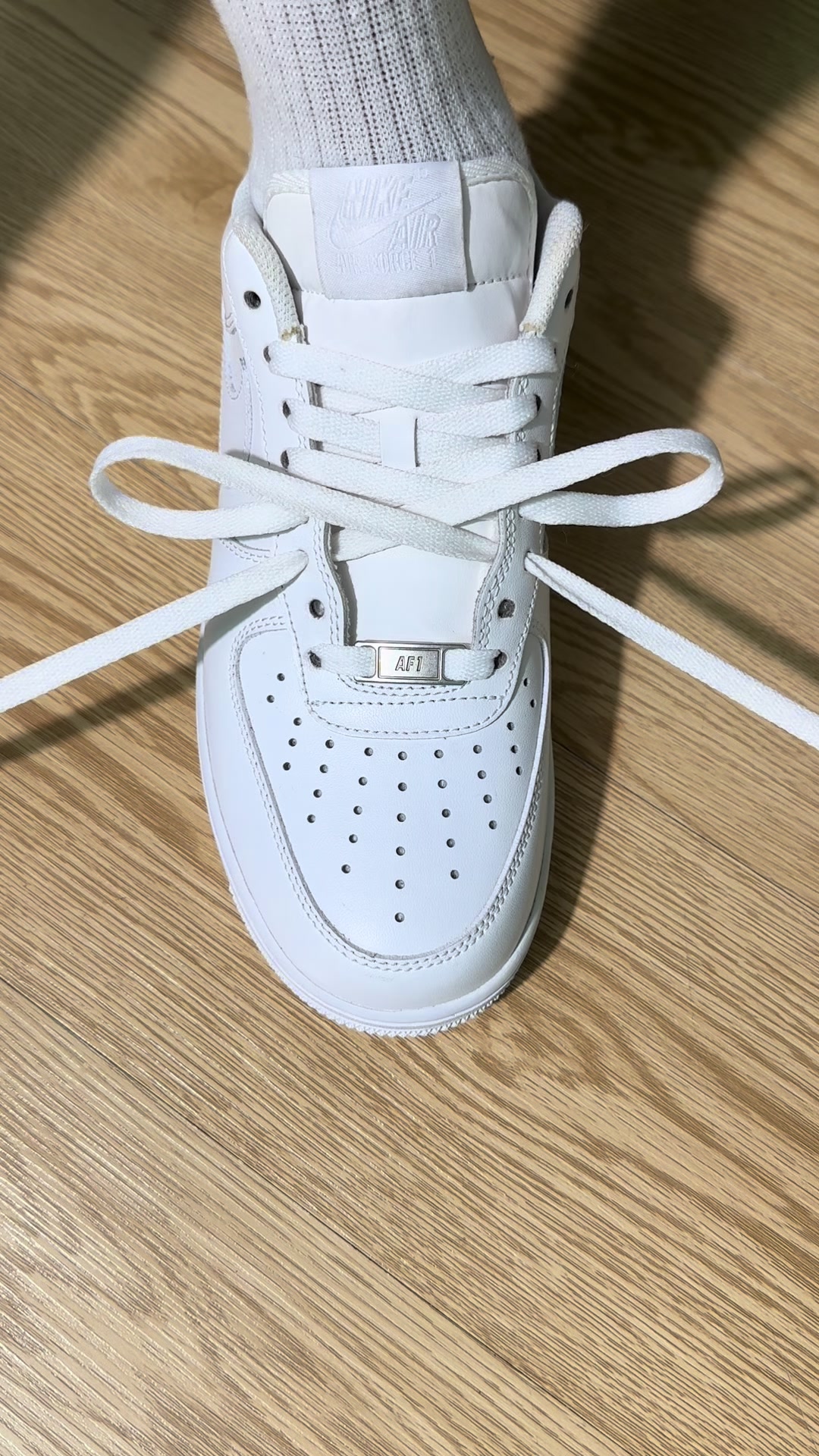 @Sneaker-dây giày