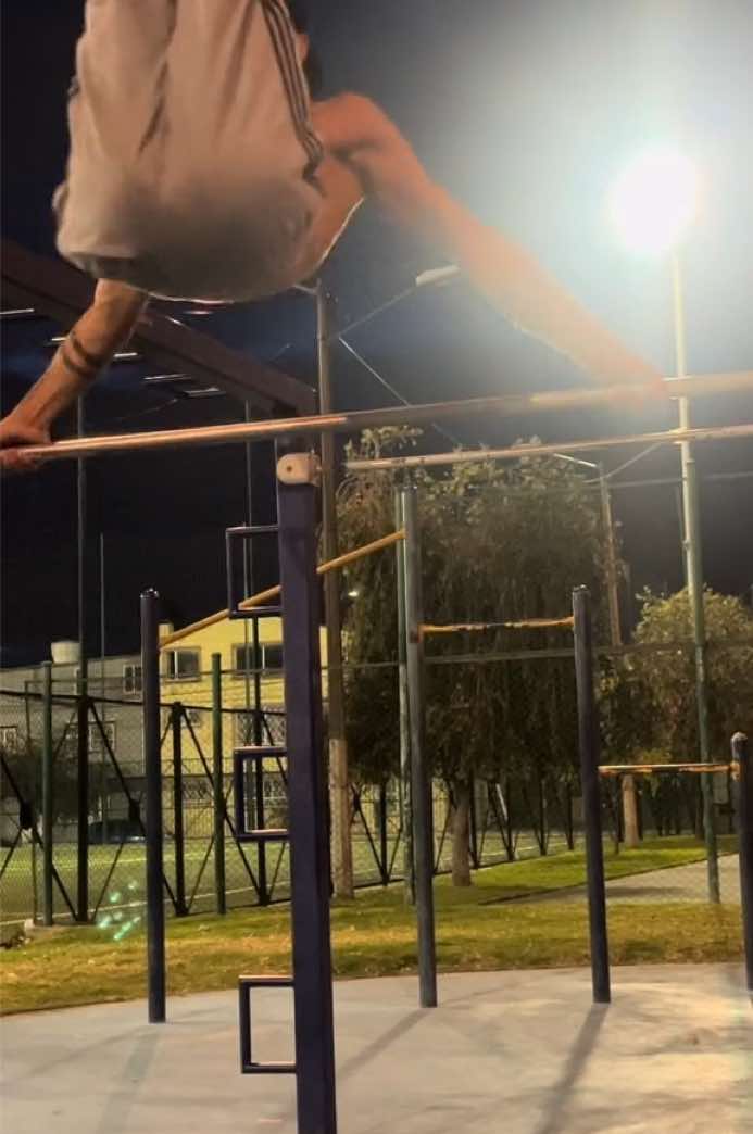 @ماذا تنظر يا ضفدع قذر