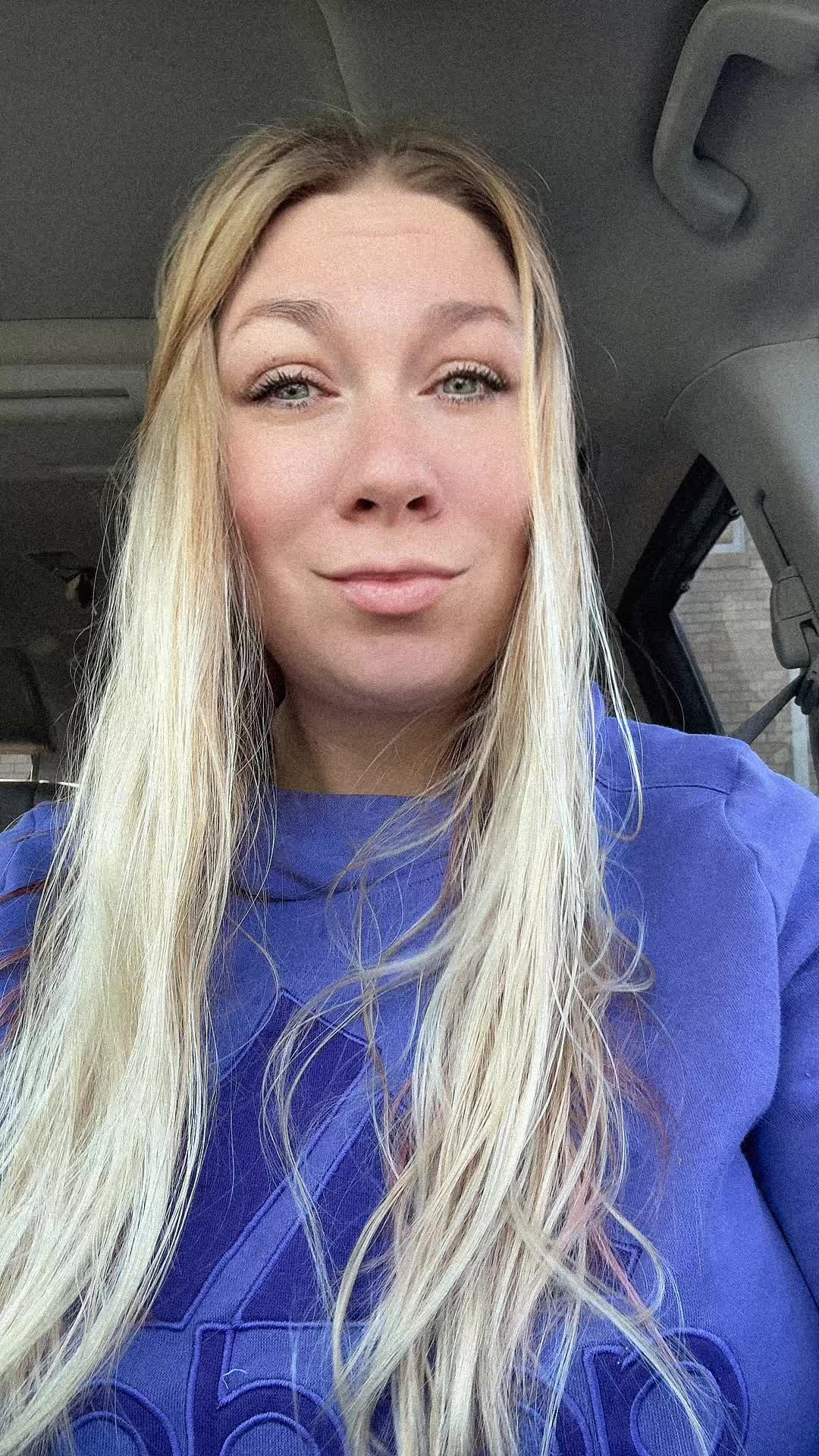 @Allllyyyy 💛🌻