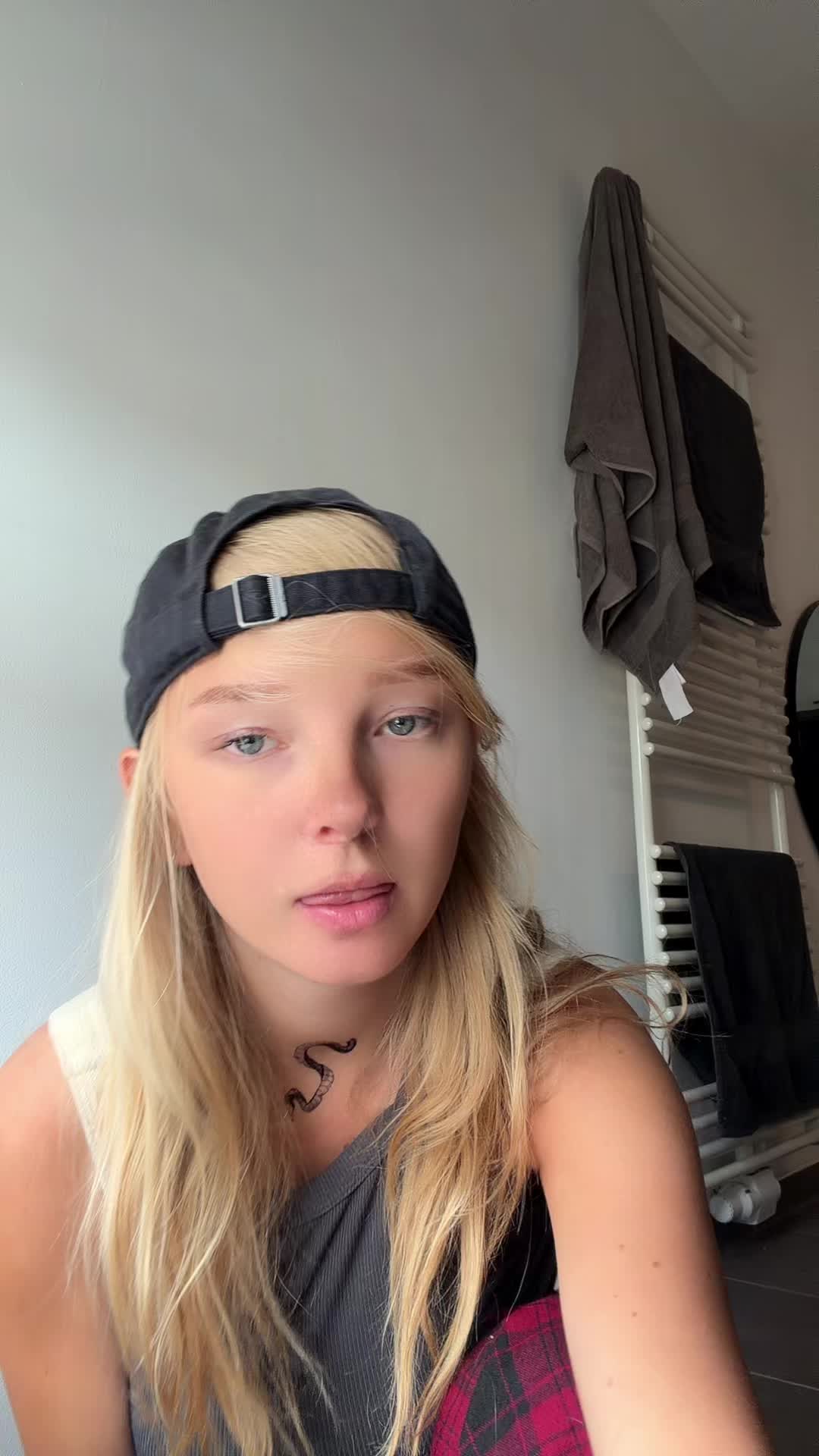 @Blonde_vivi