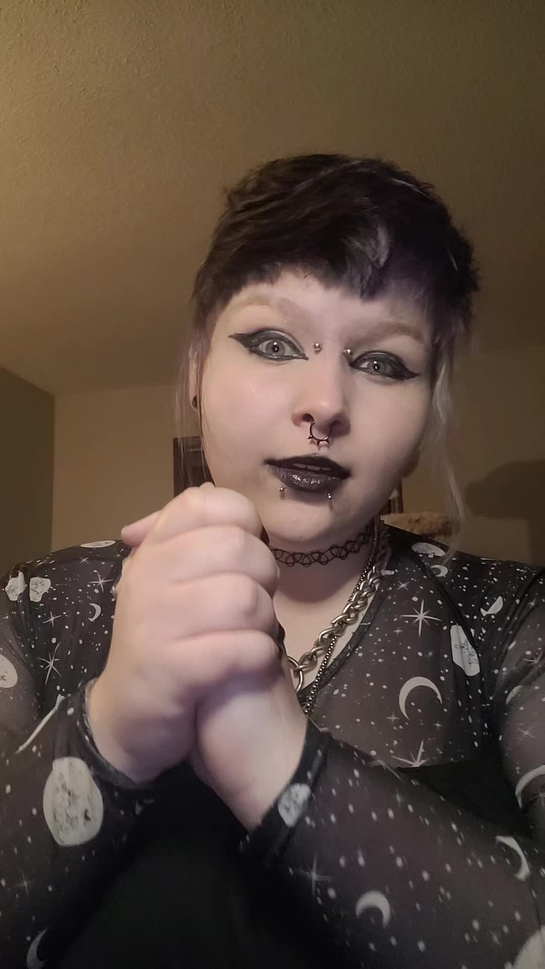 @Ally_Wolfy666