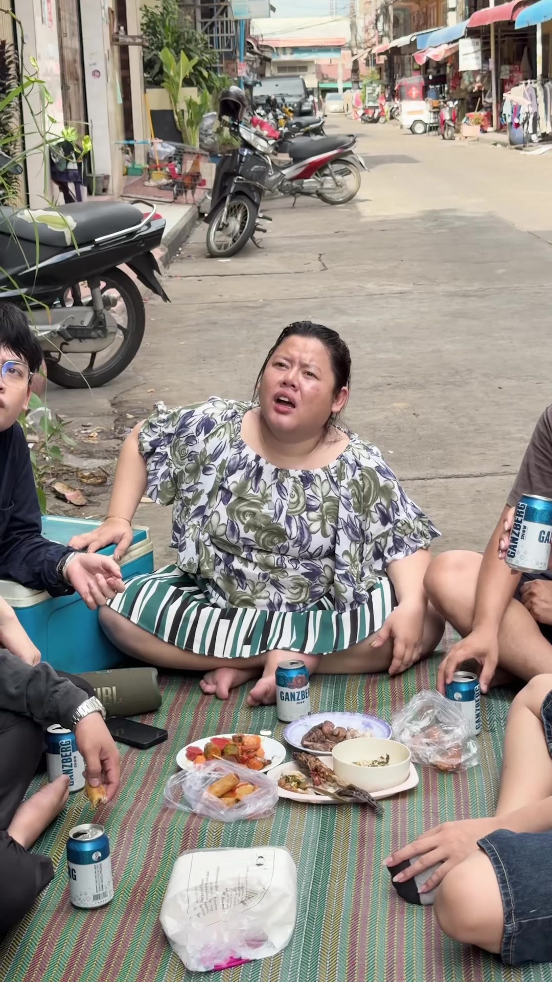 @Sreysros Susi ( អា ស៊ូសុី )