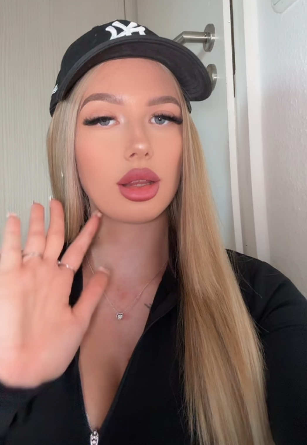 @your fav blondie 💕