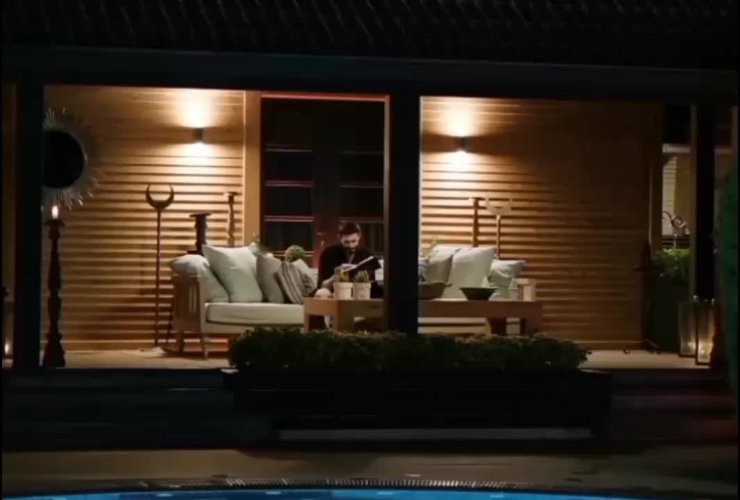 @~