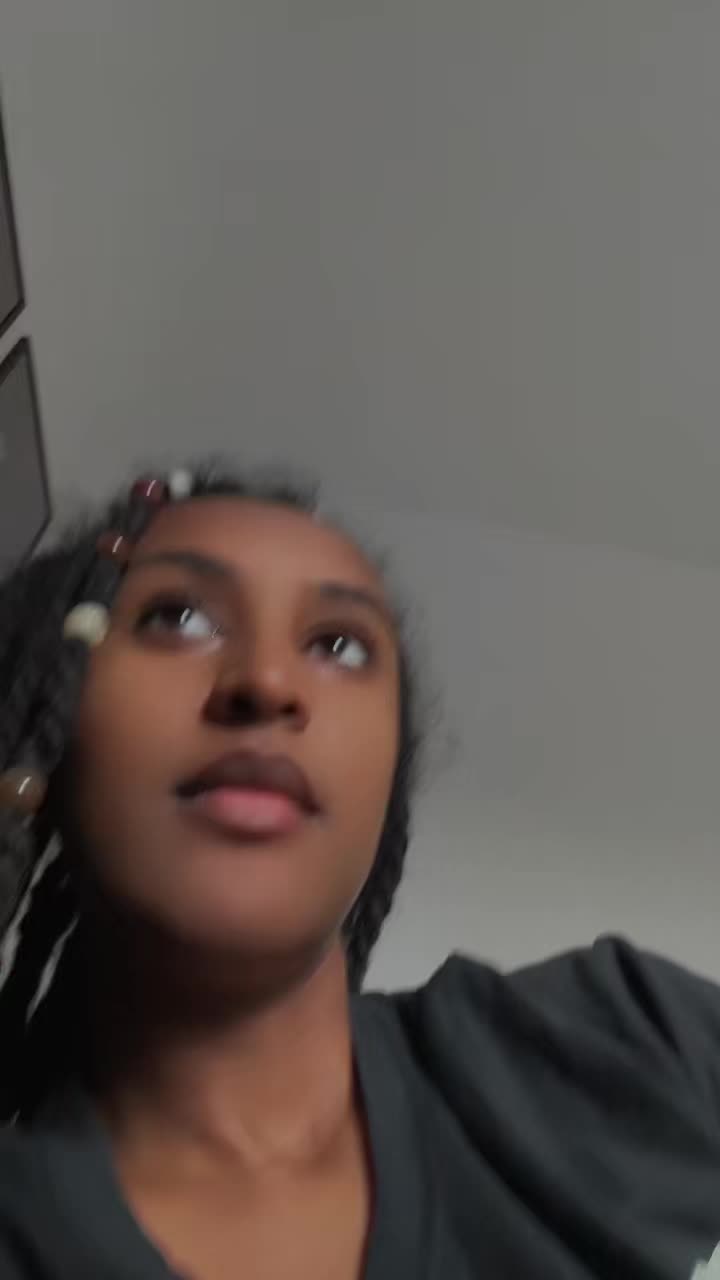 @Mae.