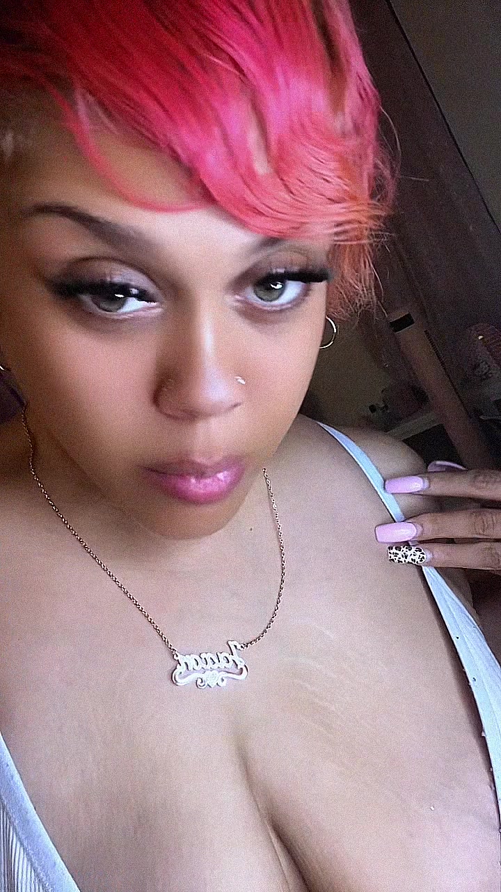 @whyshesopink