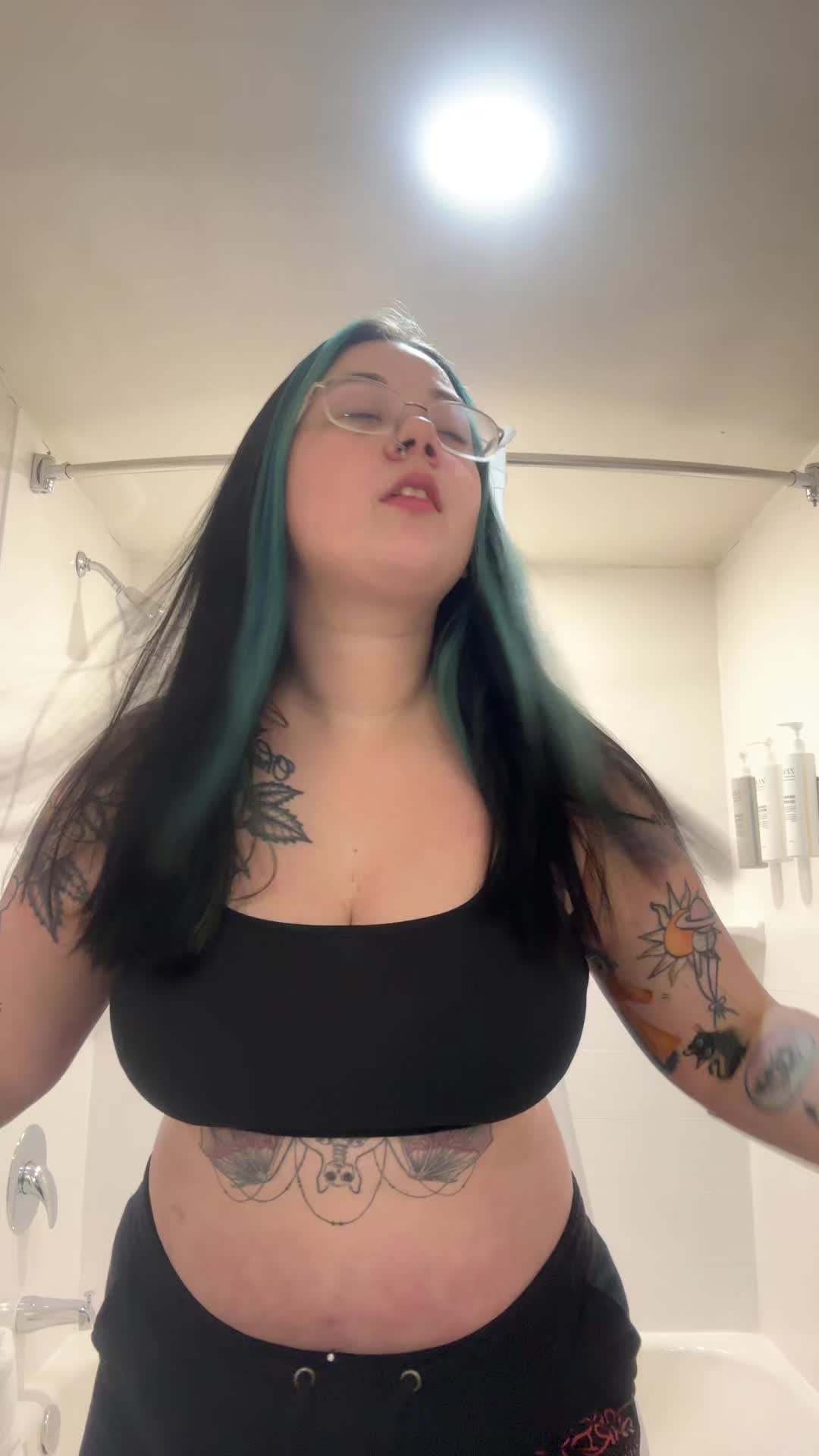 @RhiannonLeigh