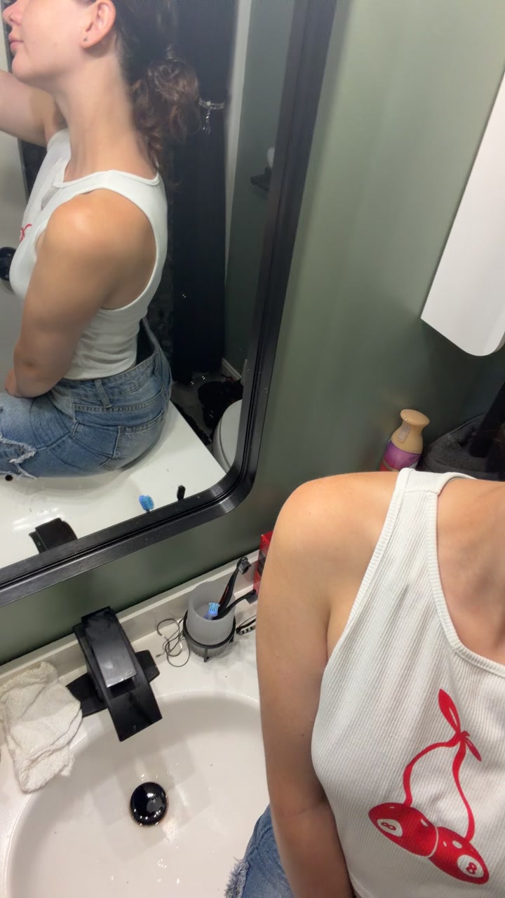 @roses_r_blue