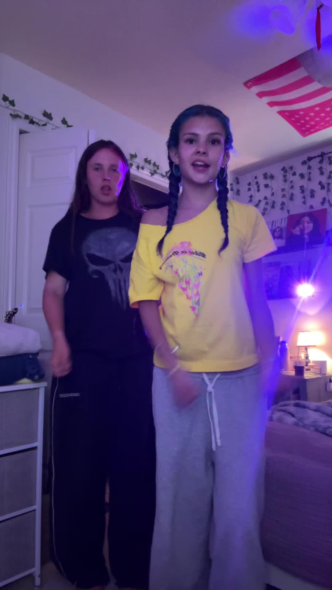 @🦄