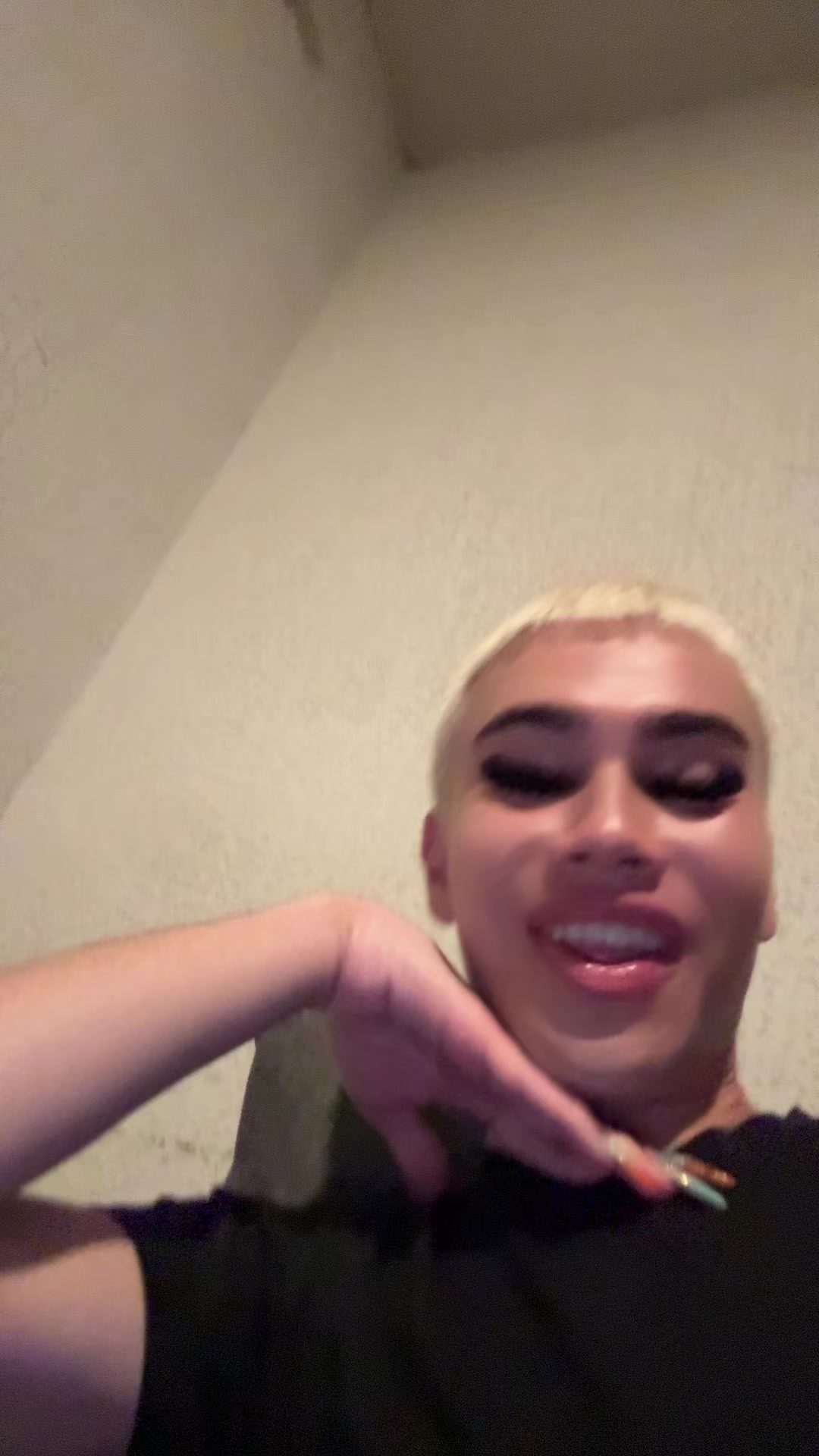 @bg