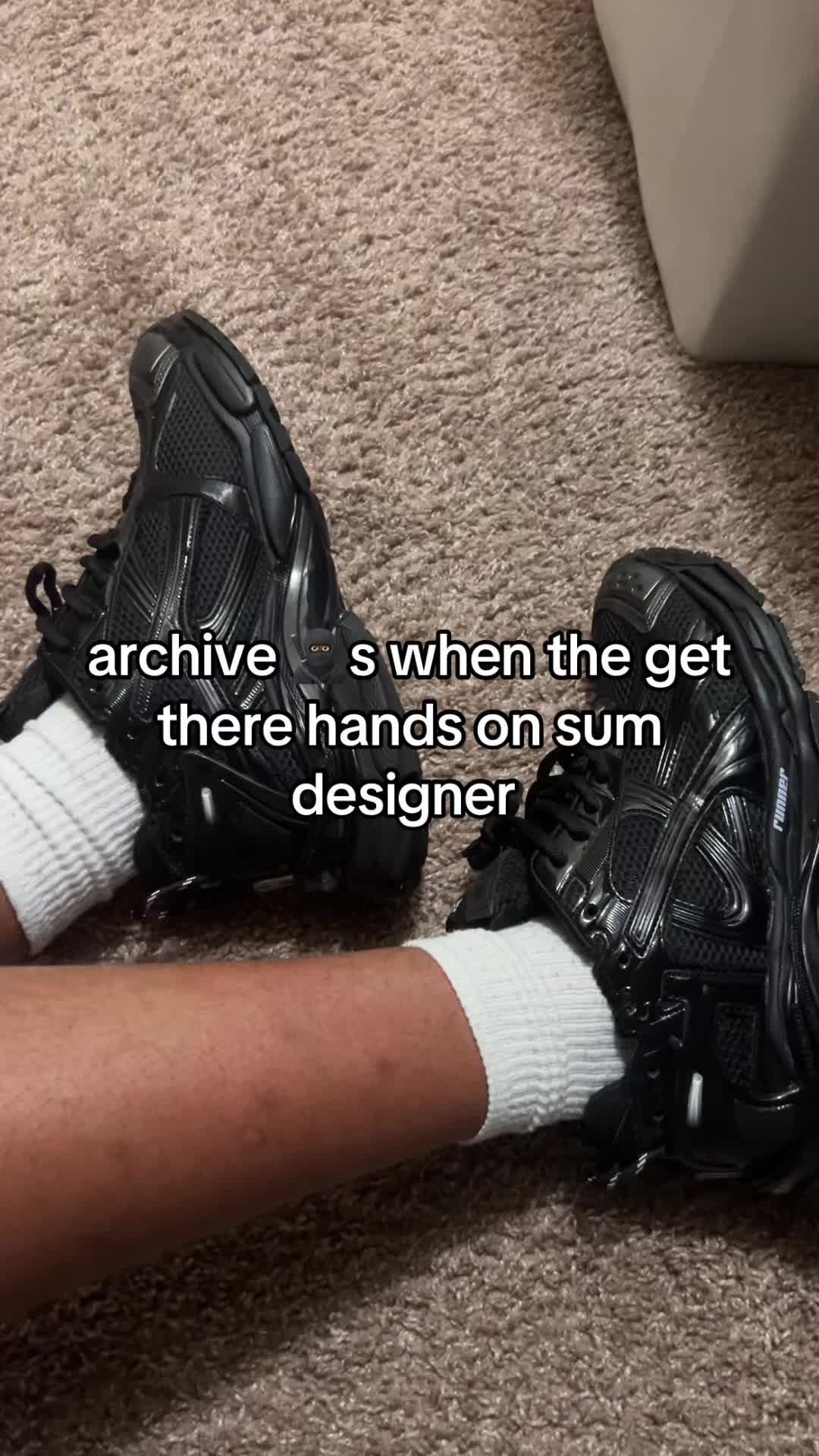 @️