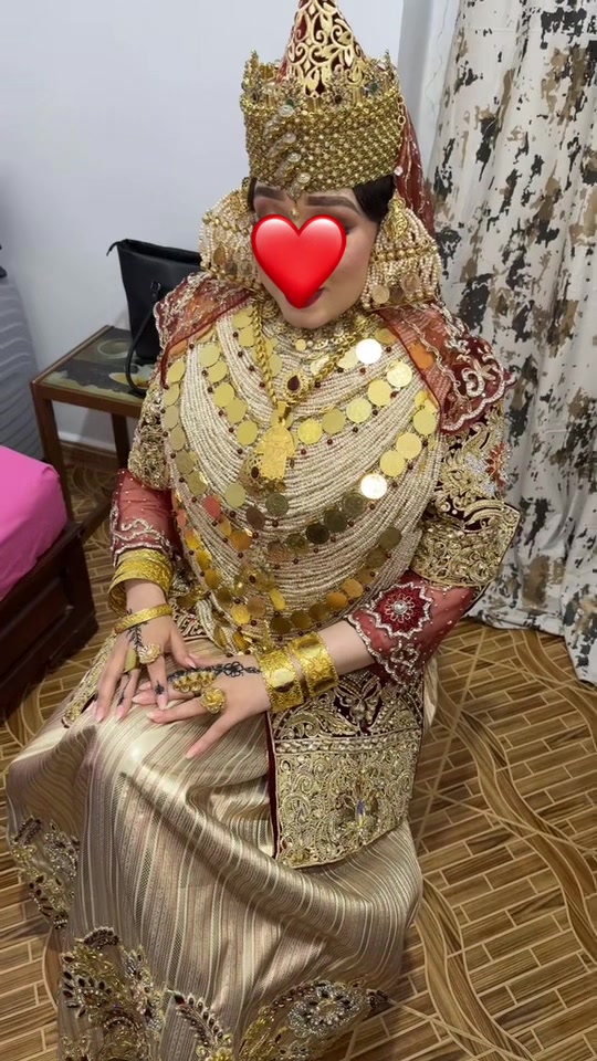 @lalaelamira